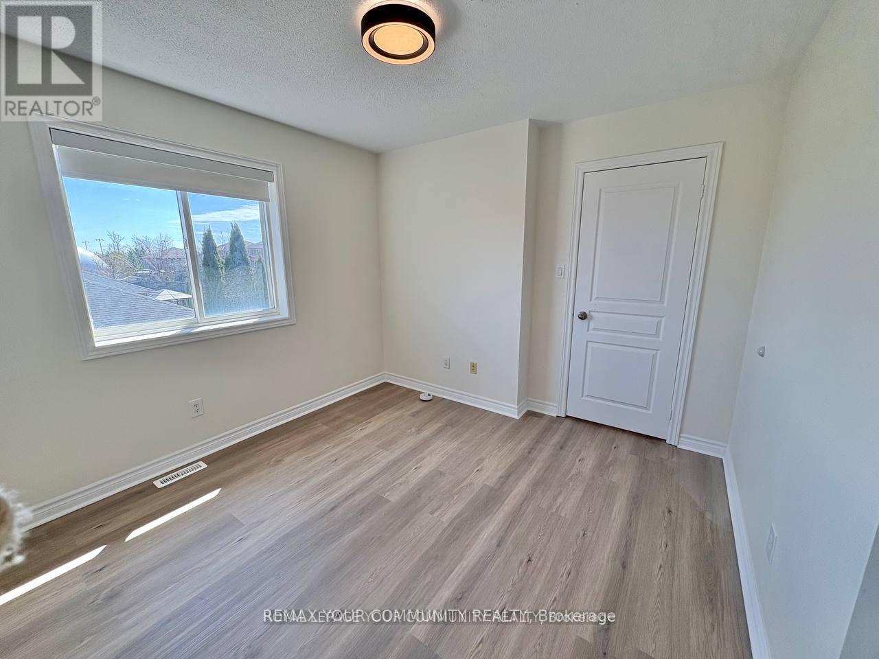 52 Stanley Street, Barrie, Ontario  L4M 6V6 - Photo 25 - S12975122