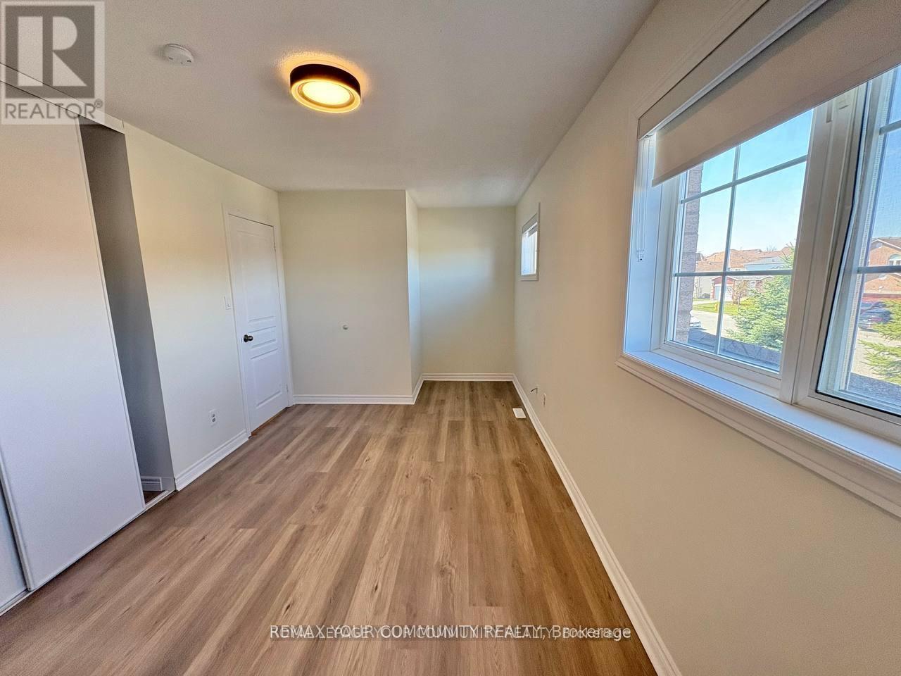 52 Stanley Street, Barrie, Ontario  L4M 6V6 - Photo 26 - S12975122