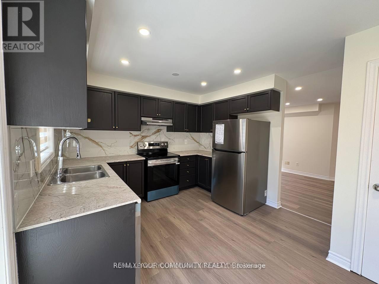 52 Stanley Street, Barrie, Ontario  L4M 6V6 - Photo 7 - S12975122