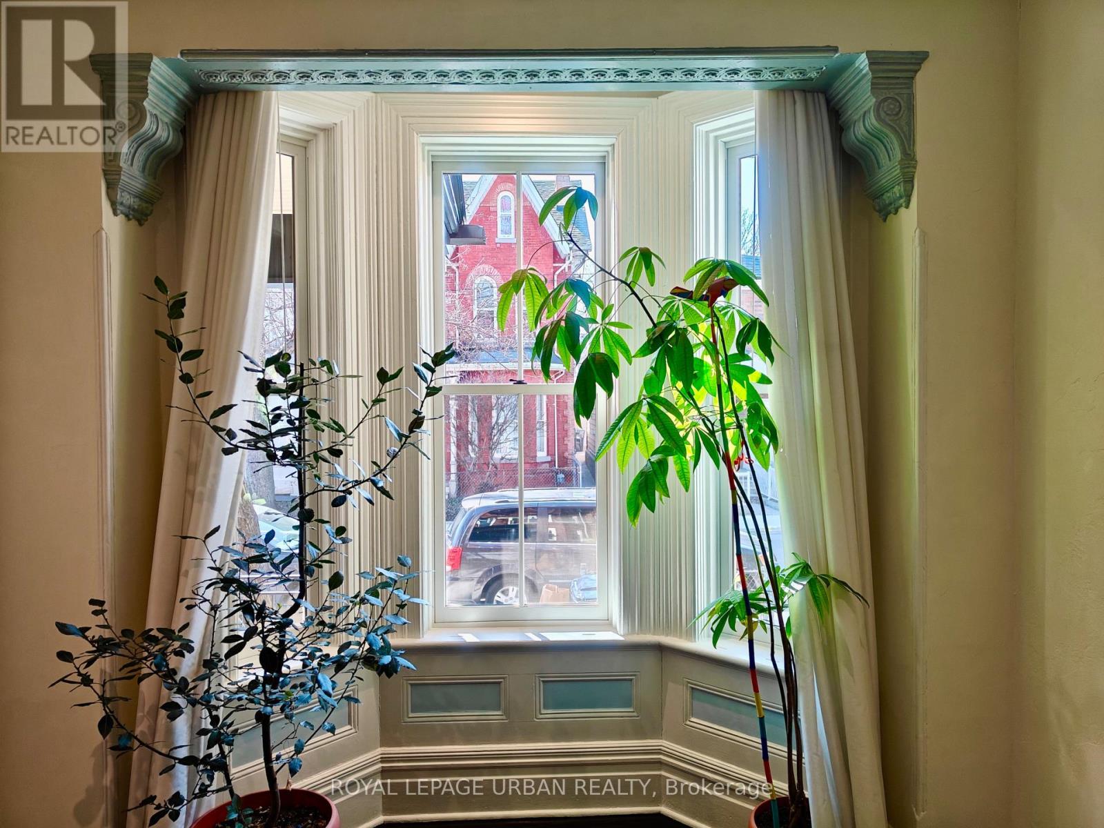 33 Euclid Avenue, Toronto, Ontario  M6J 2J7 - Photo 9 - C12962754