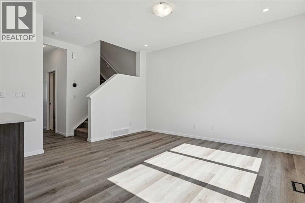 25 Yorkstone Row SW, Calgary, Alberta  T2X 5H4 - Photo 9 - A2296058