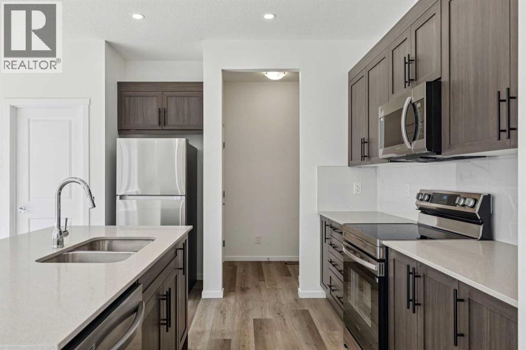 25 Yorkstone Row SW, Calgary, Alberta  T2X 5H4 - Photo 5 - A2296058