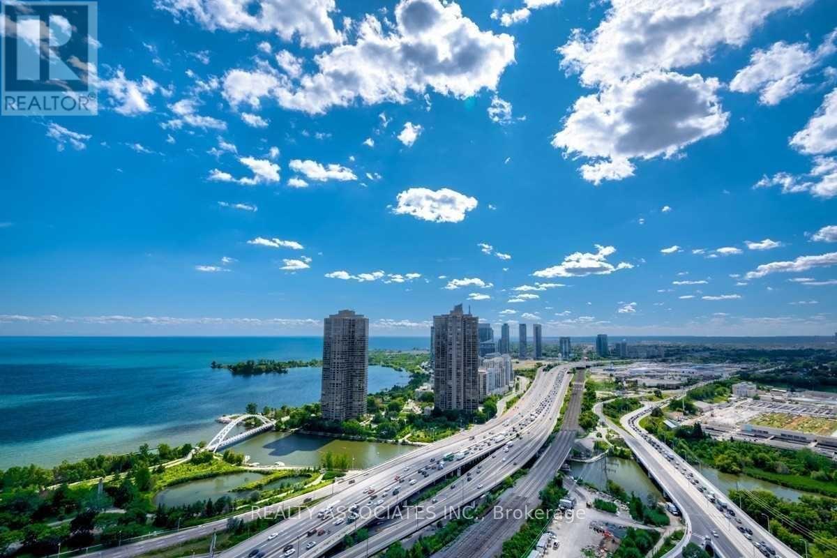 813 - 105 The Queensway Way, Toronto, Ontario  M6S 5B5 - Photo 14 - W12974990