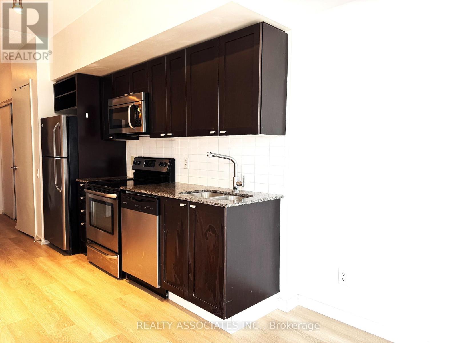 813 - 105 The Queensway Way, Toronto, Ontario  M6S 5B5 - Photo 2 - W12974990