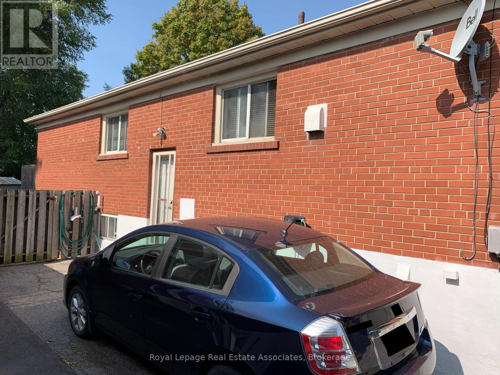 3498 Ashcroft Crescent, Mississauga, Ontario  L5C 2E7 - Photo 4 - W12975024