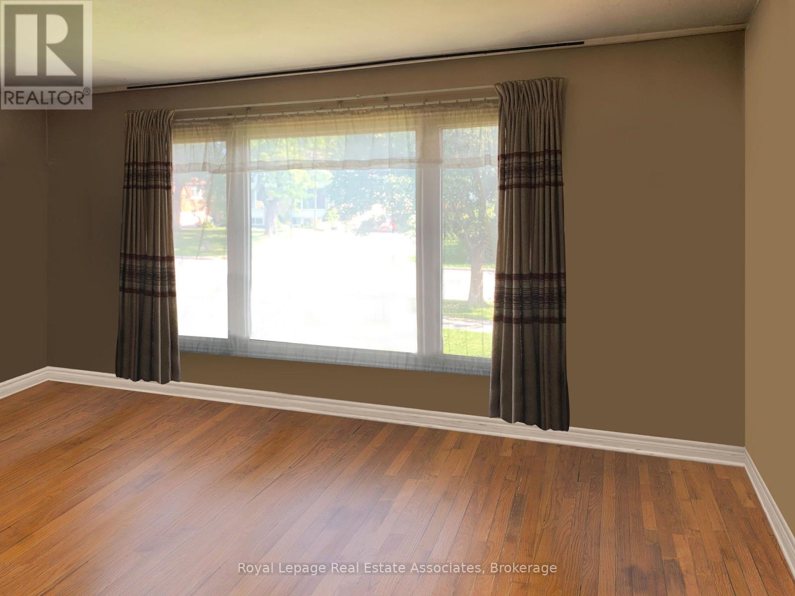 3498 Ashcroft Crescent, Mississauga, Ontario  L5C 2E7 - Photo 6 - W12975024