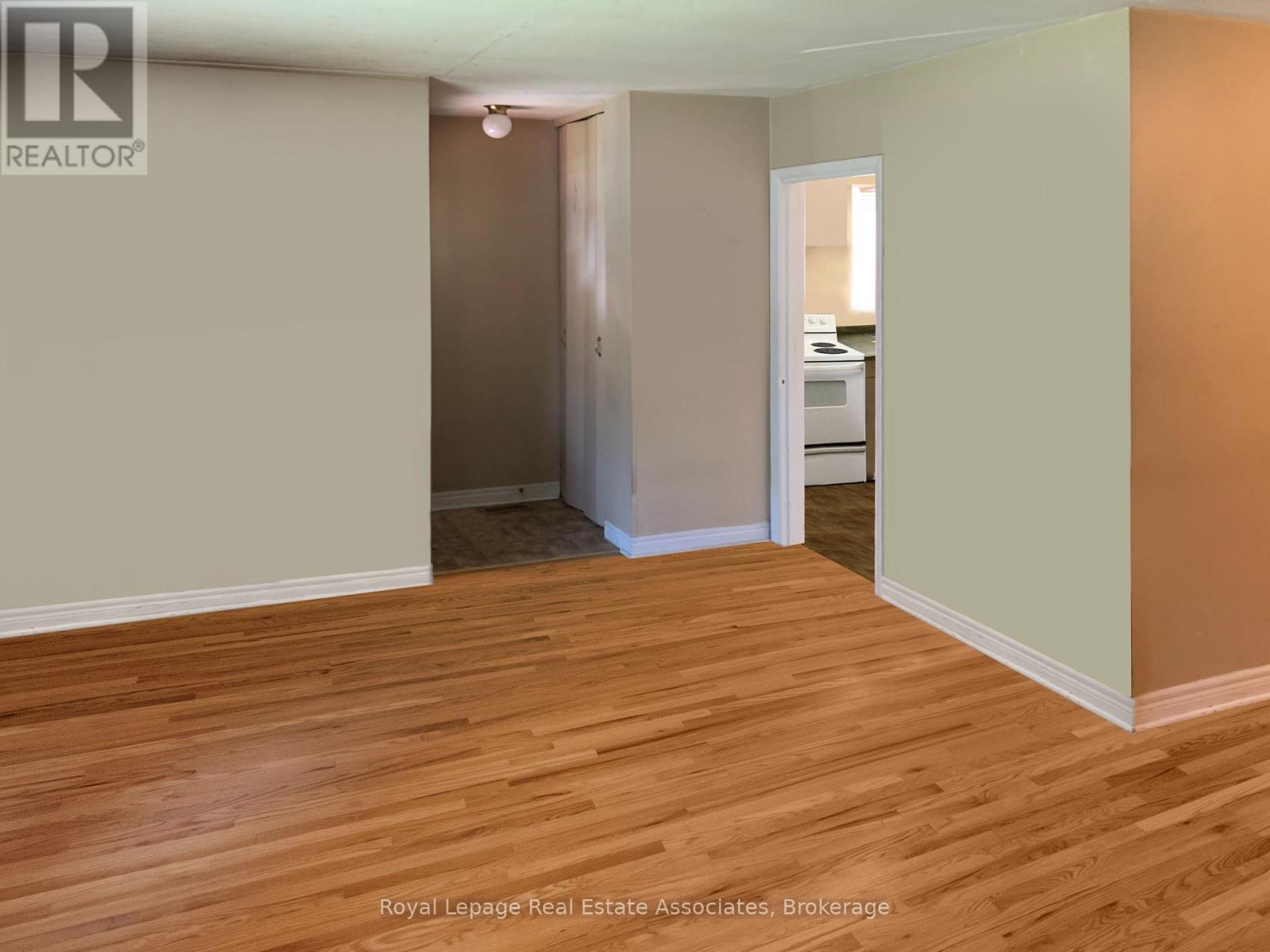 3498 Ashcroft Crescent, Mississauga, Ontario  L5C 2E7 - Photo 8 - W12975024