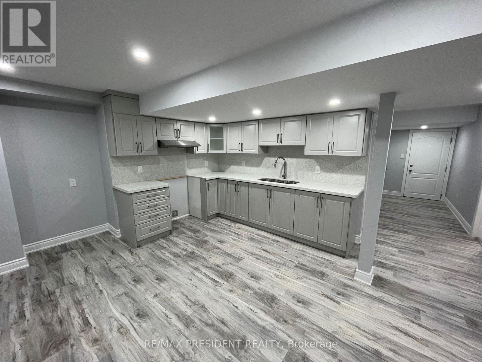 21 Horizon Street, Brampton, Ontario  L6P 2J3 - Photo 2 - W12975030