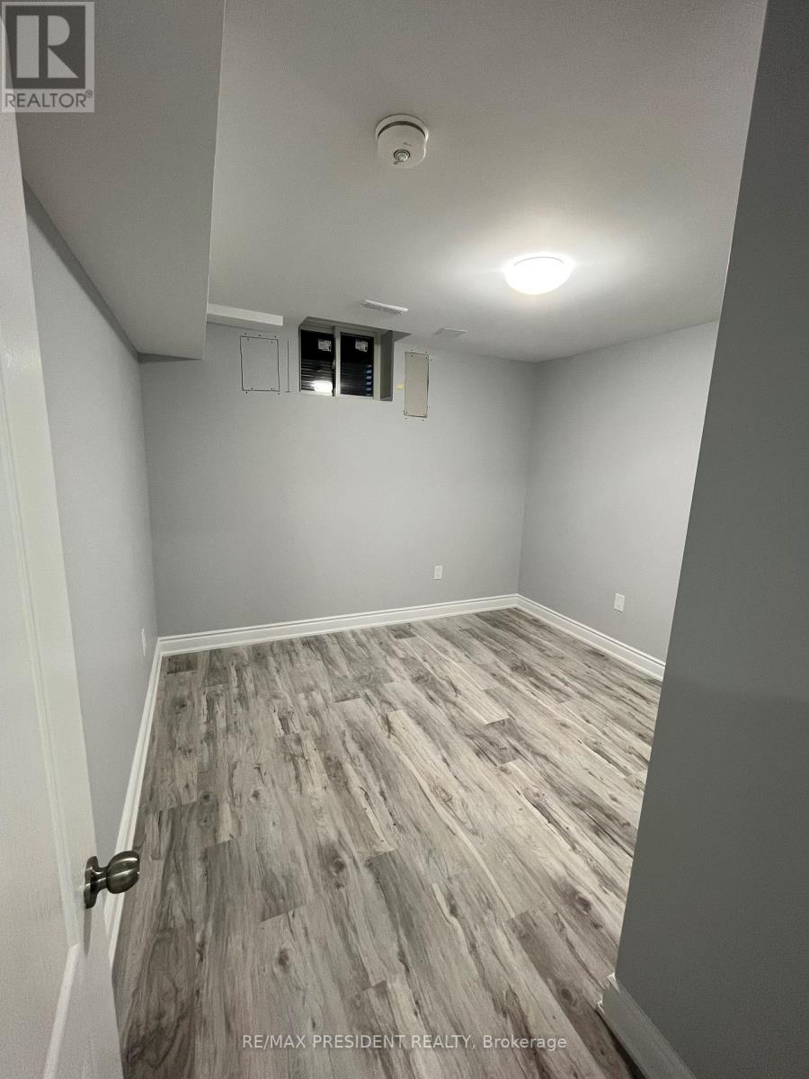 21 Horizon Street, Brampton, Ontario  L6P 2J3 - Photo 4 - W12975030