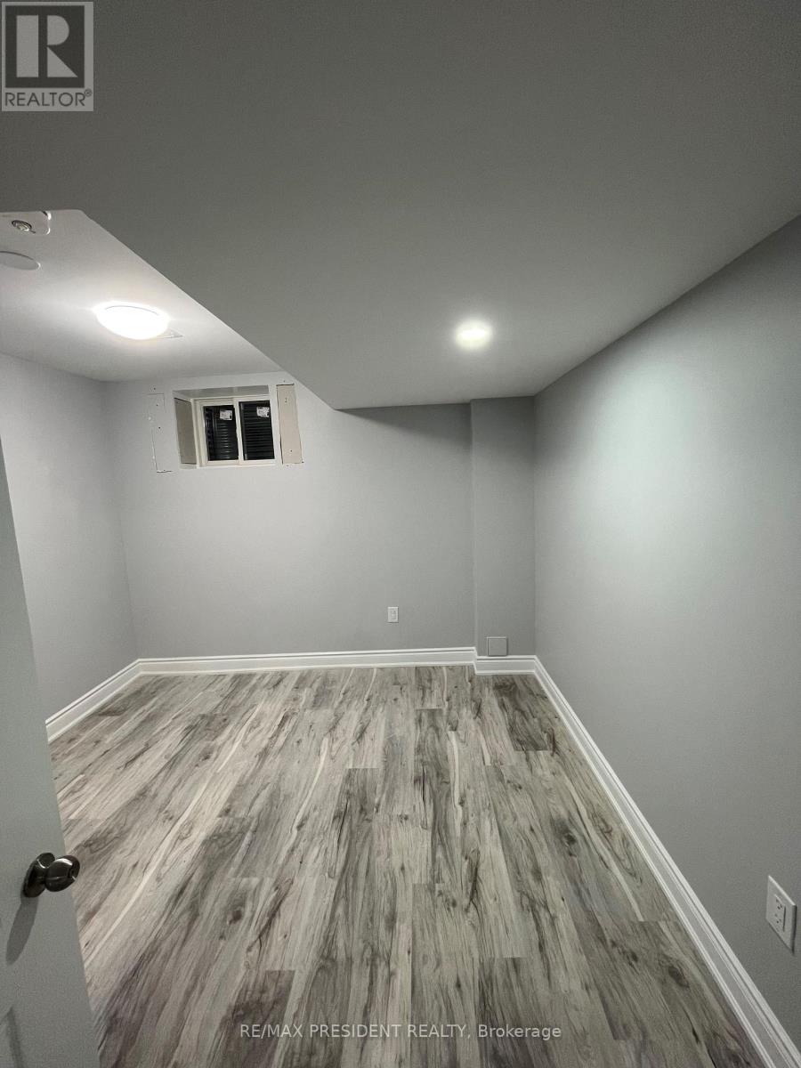 21 Horizon Street, Brampton, Ontario  L6P 2J3 - Photo 5 - W12975030