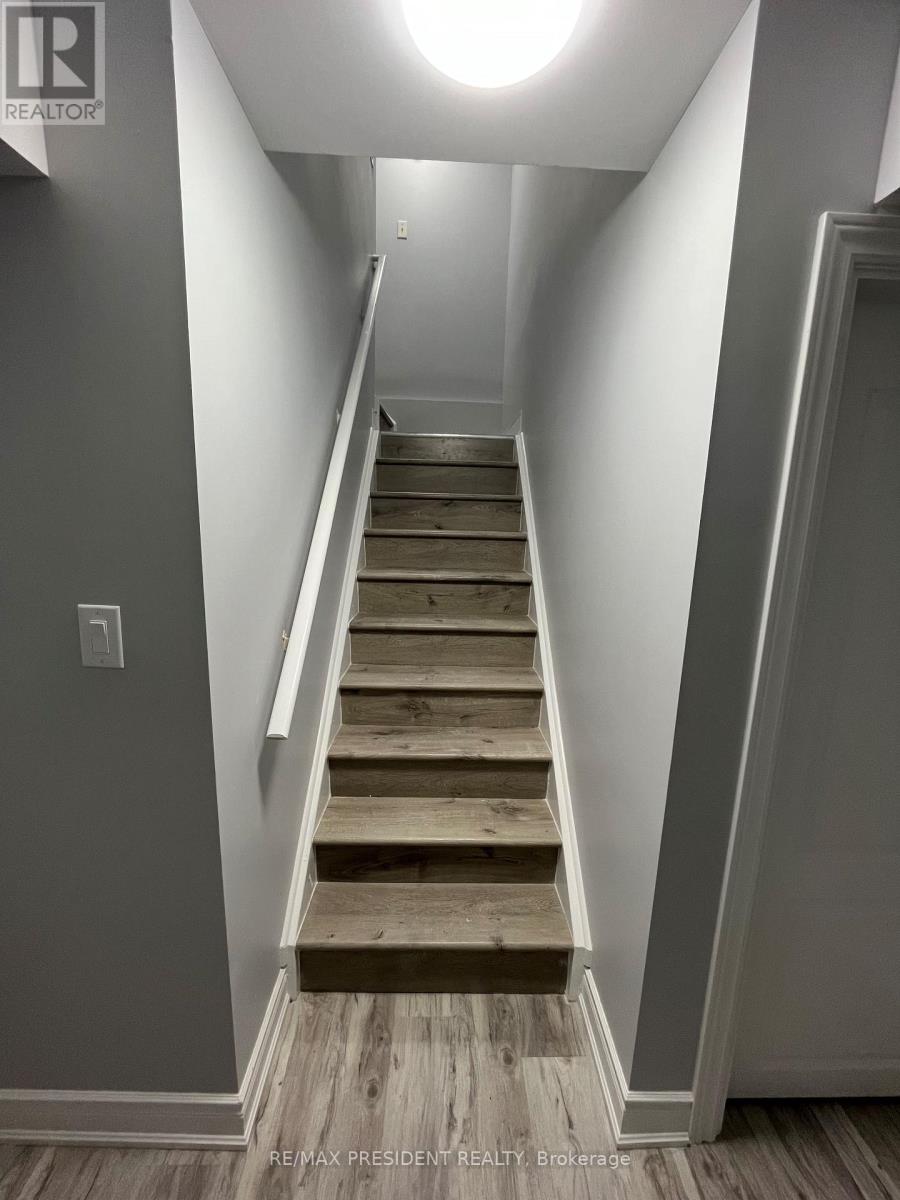 21 Horizon Street, Brampton, Ontario  L6P 2J3 - Photo 8 - W12975030