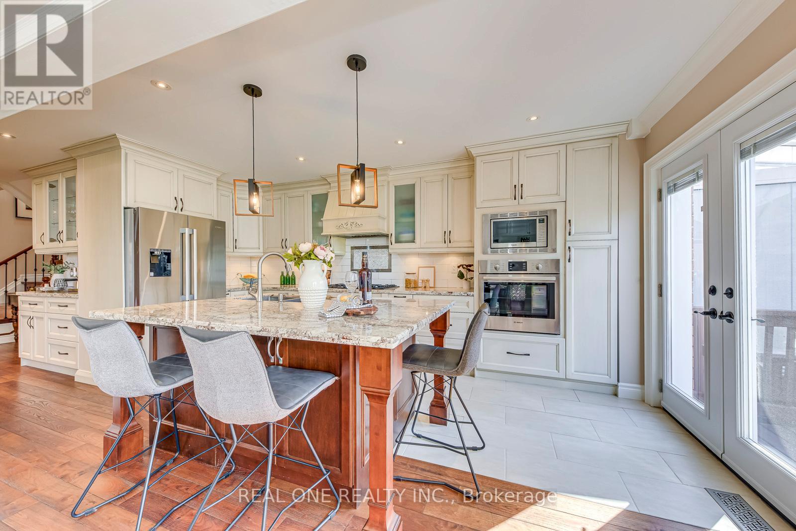 2112 Redstone Crescent, Oakville, Ontario  L6M 5B2 - Photo 12 - W12975076