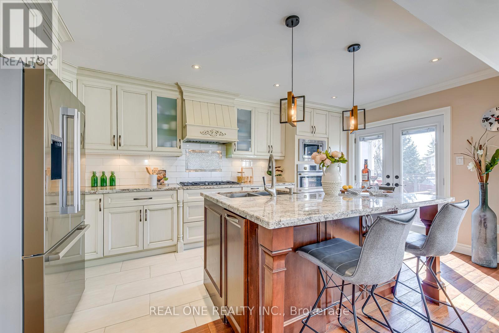 2112 Redstone Crescent, Oakville, Ontario  L6M 5B2 - Photo 13 - W12975076