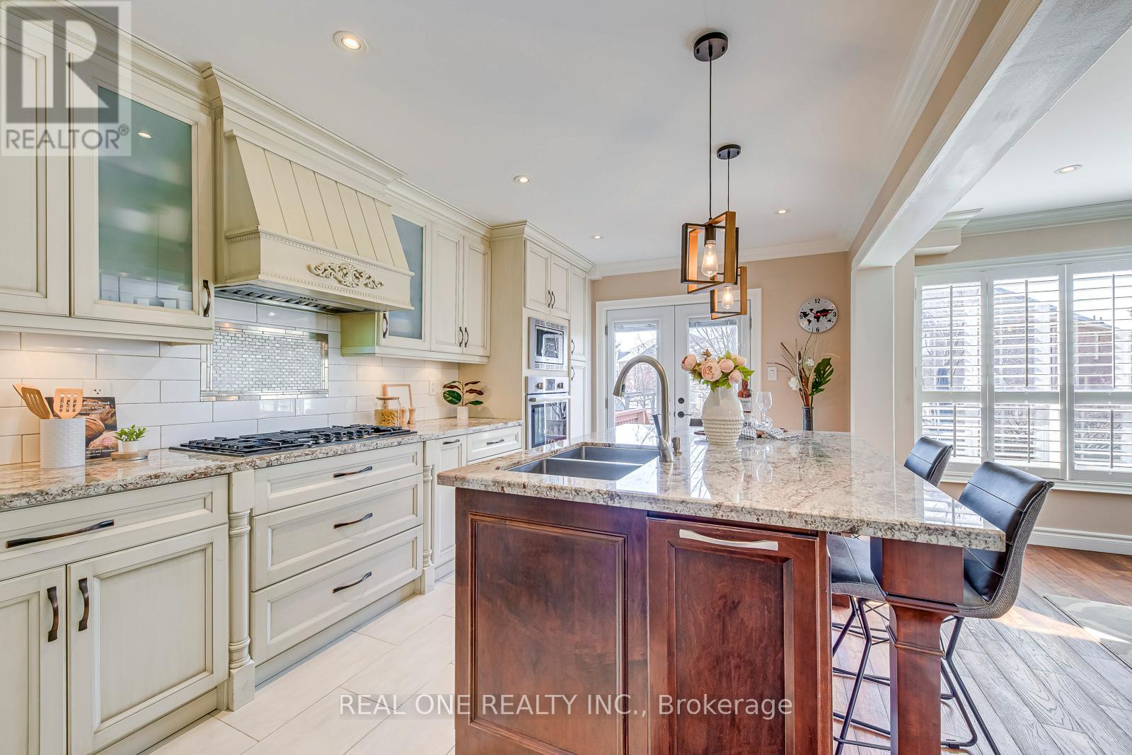 2112 Redstone Crescent, Oakville, Ontario  L6M 5B2 - Photo 14 - W12975076