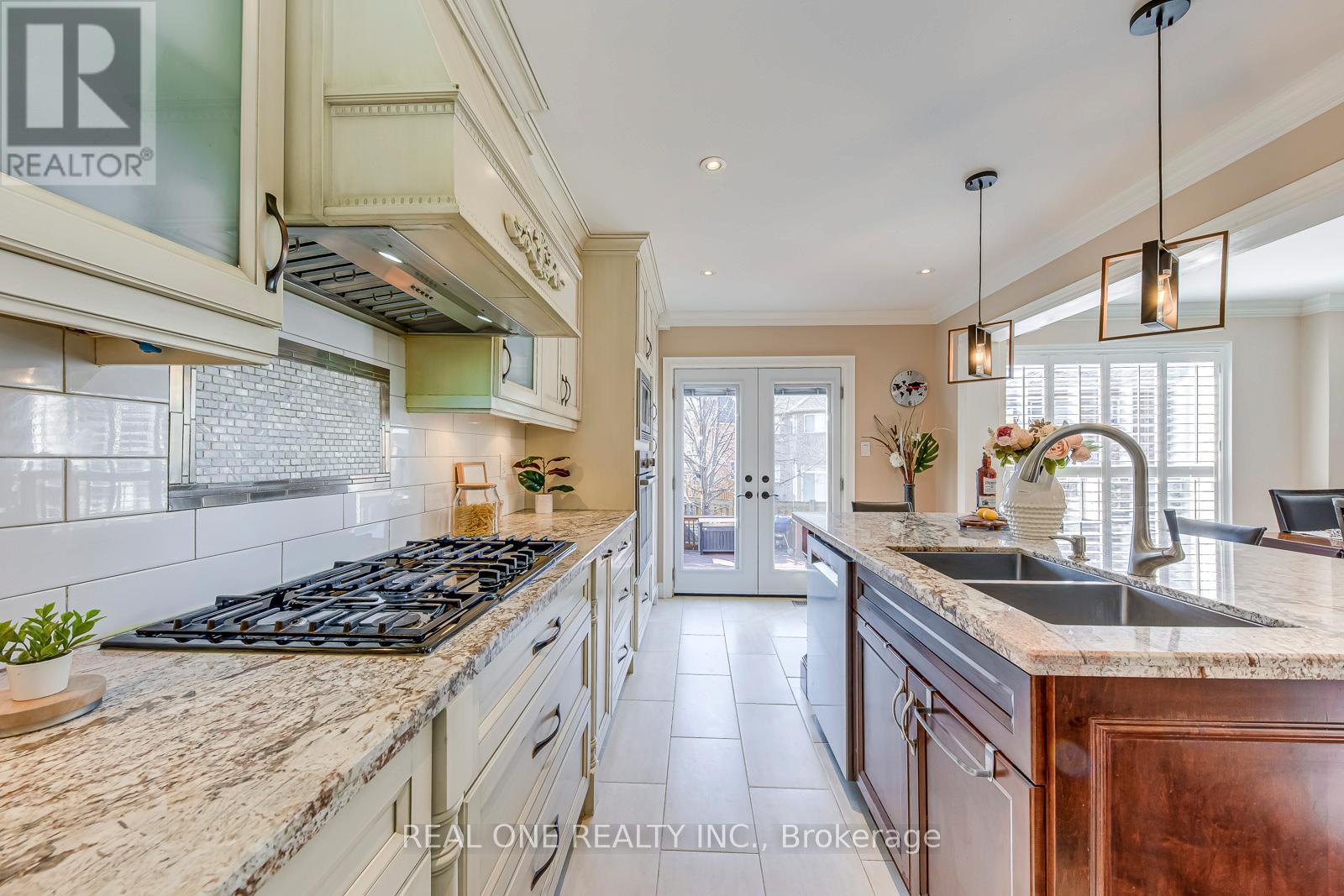 2112 Redstone Crescent, Oakville, Ontario  L6M 5B2 - Photo 15 - W12975076