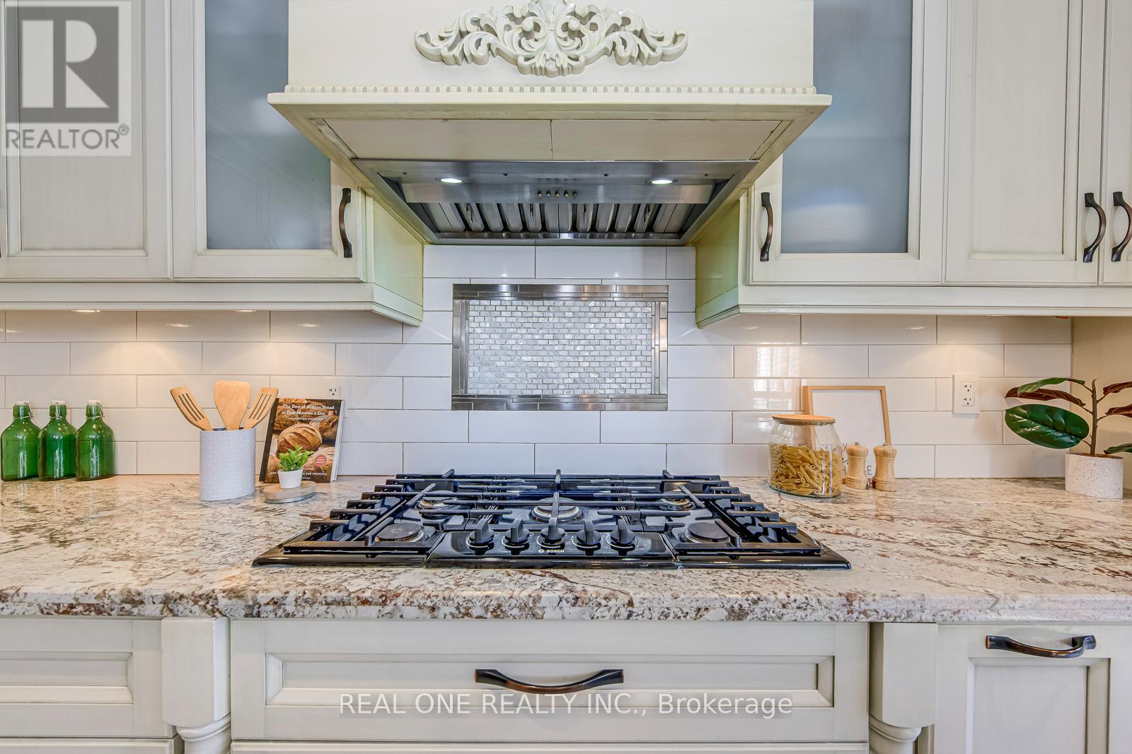 2112 Redstone Crescent, Oakville, Ontario  L6M 5B2 - Photo 16 - W12975076