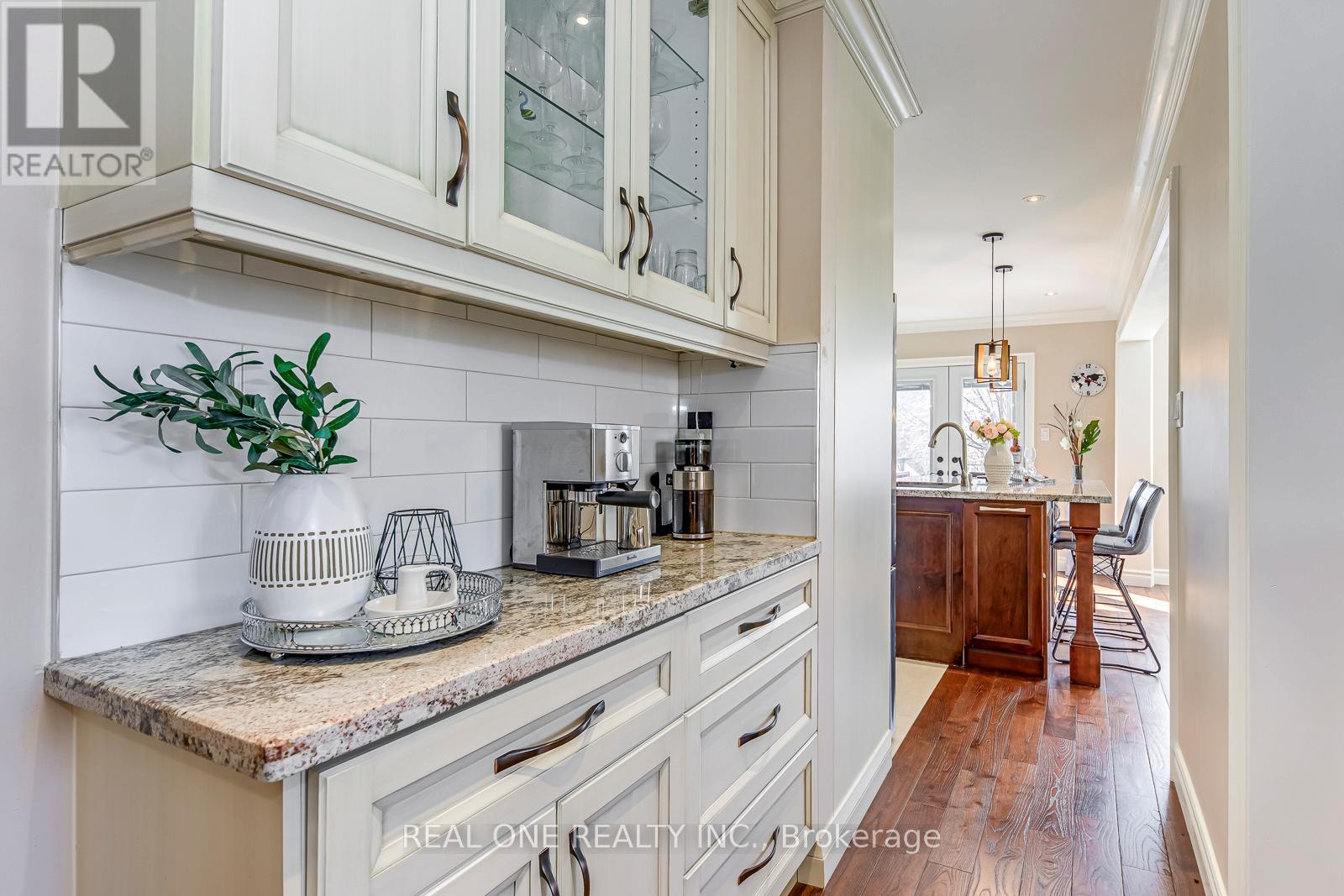 2112 Redstone Crescent, Oakville, Ontario  L6M 5B2 - Photo 18 - W12975076