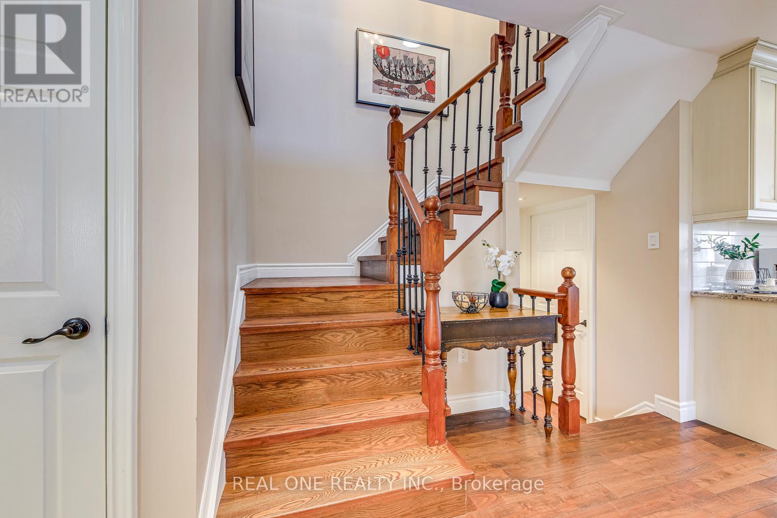 2112 Redstone Crescent, Oakville, Ontario  L6M 5B2 - Photo 21 - W12975076