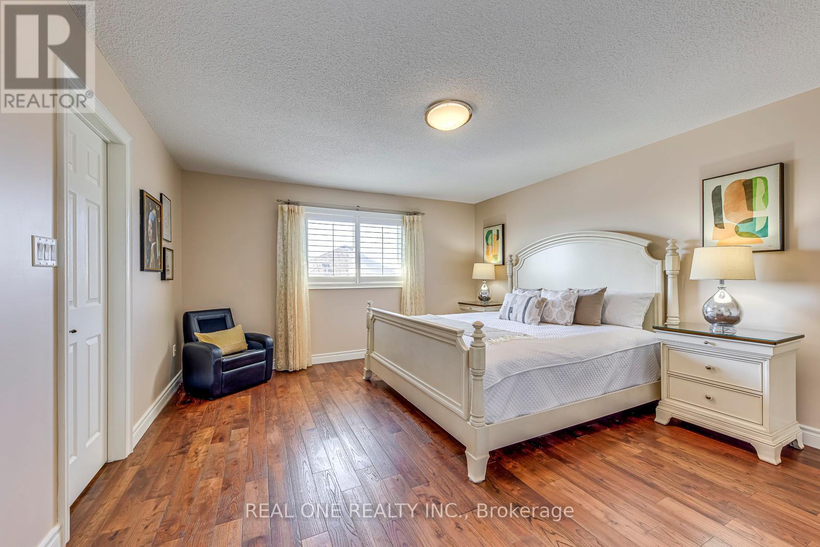 2112 Redstone Crescent, Oakville, Ontario  L6M 5B2 - Photo 23 - W12975076