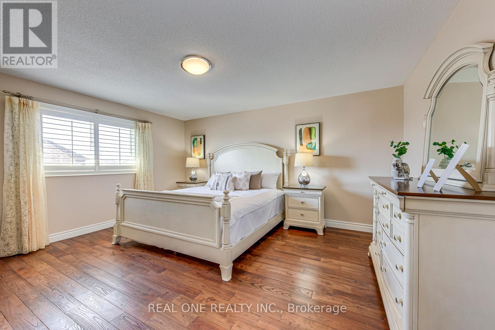 2112 Redstone Crescent, Oakville, Ontario  L6M 5B2 - Photo 24 - W12975076