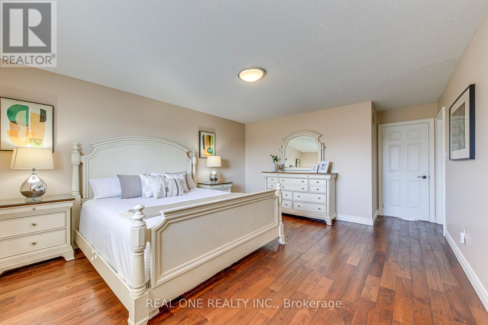 2112 Redstone Crescent, Oakville, Ontario  L6M 5B2 - Photo 25 - W12975076