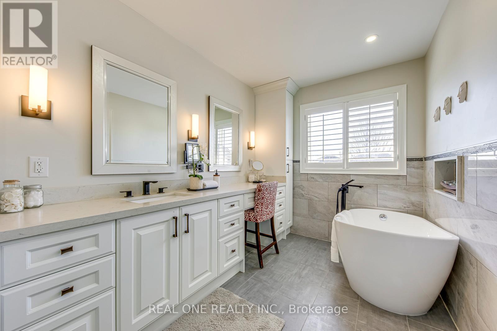 2112 Redstone Crescent, Oakville, Ontario  L6M 5B2 - Photo 26 - W12975076