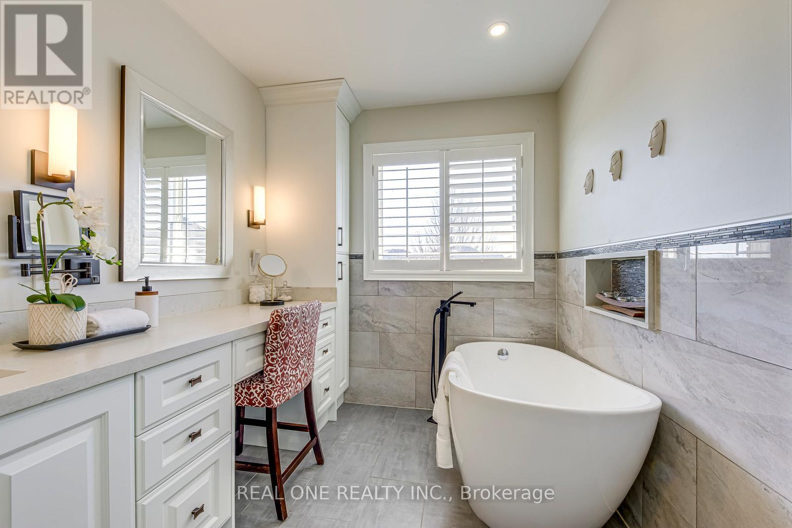 2112 Redstone Crescent, Oakville, Ontario  L6M 5B2 - Photo 27 - W12975076