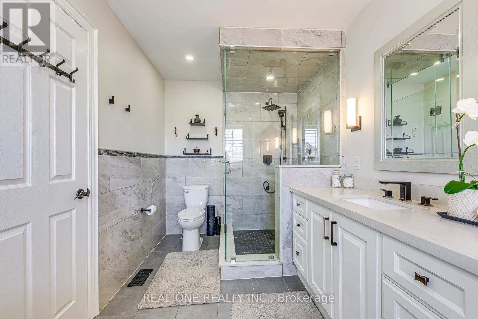 2112 Redstone Crescent, Oakville, Ontario  L6M 5B2 - Photo 28 - W12975076