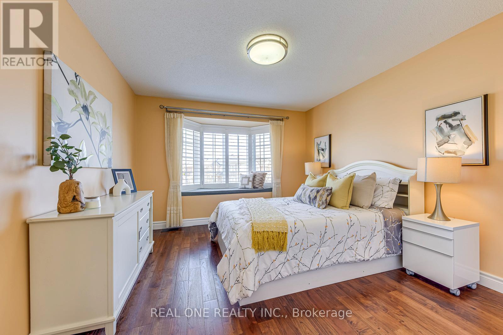 2112 Redstone Crescent, Oakville, Ontario  L6M 5B2 - Photo 32 - W12975076