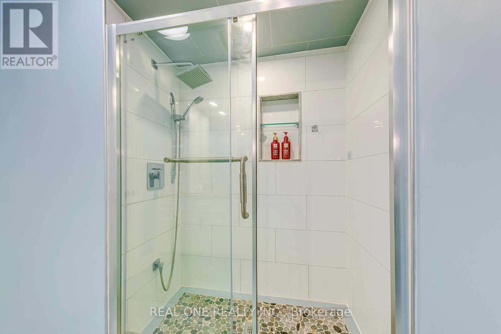 2112 Redstone Crescent, Oakville, Ontario  L6M 5B2 - Photo 35 - W12975076