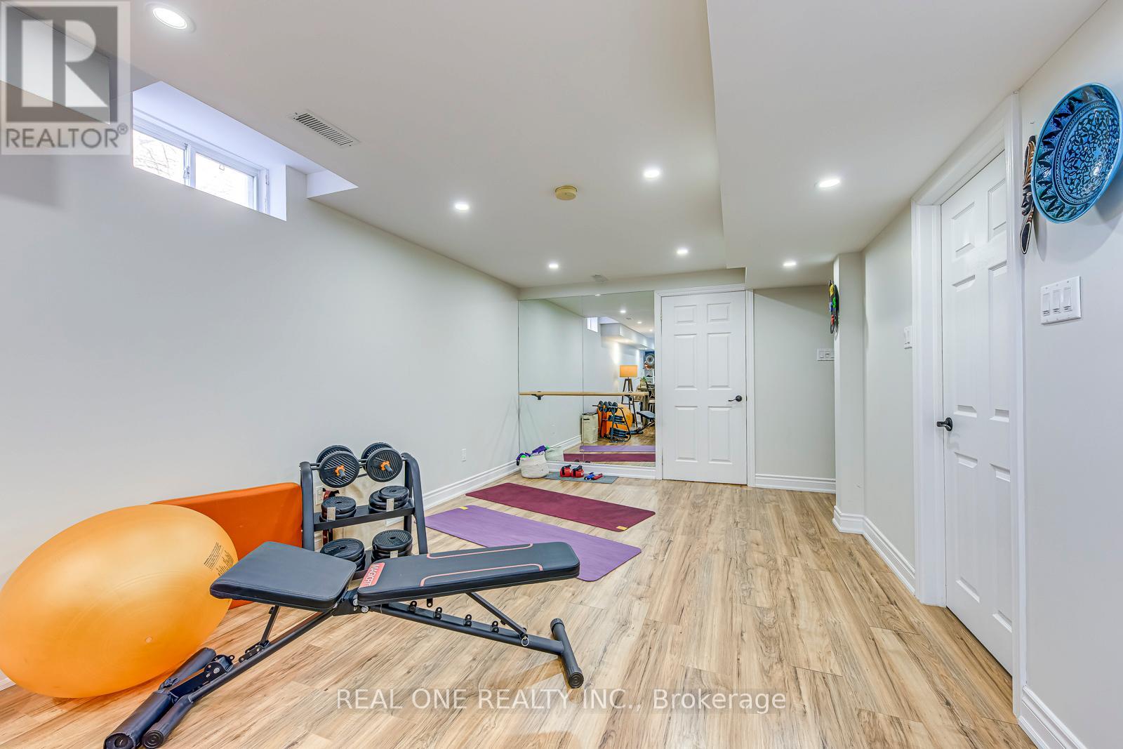 2112 Redstone Crescent, Oakville, Ontario  L6M 5B2 - Photo 37 - W12975076