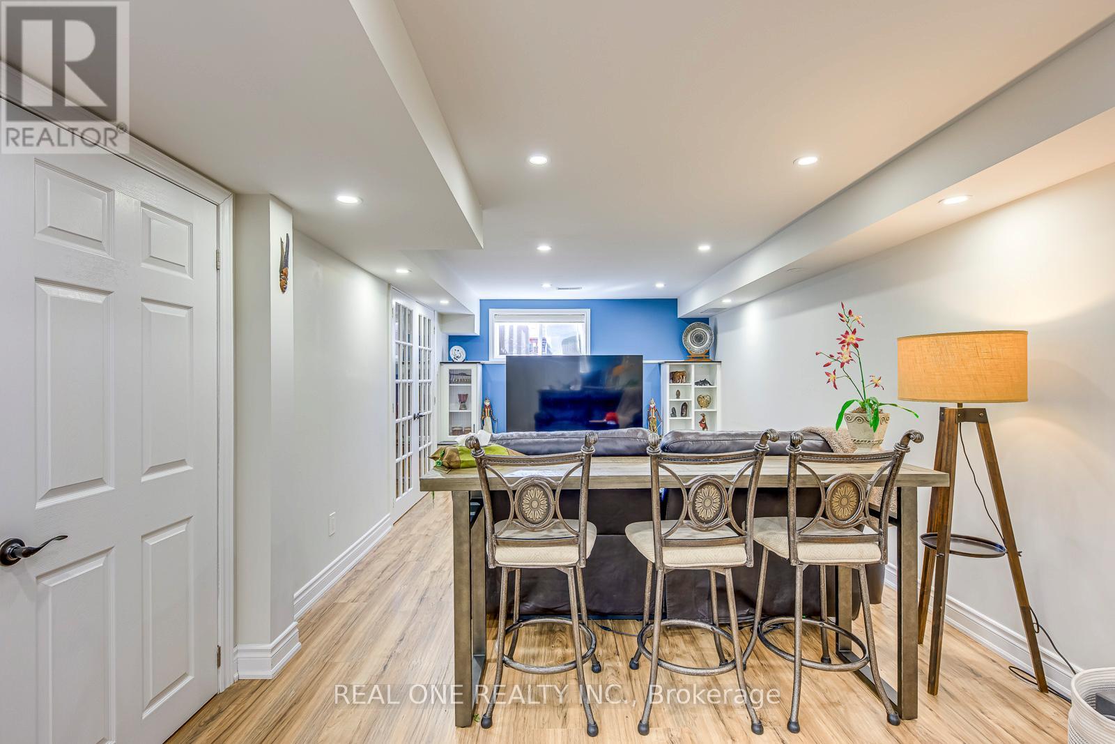 2112 Redstone Crescent, Oakville, Ontario  L6M 5B2 - Photo 38 - W12975076