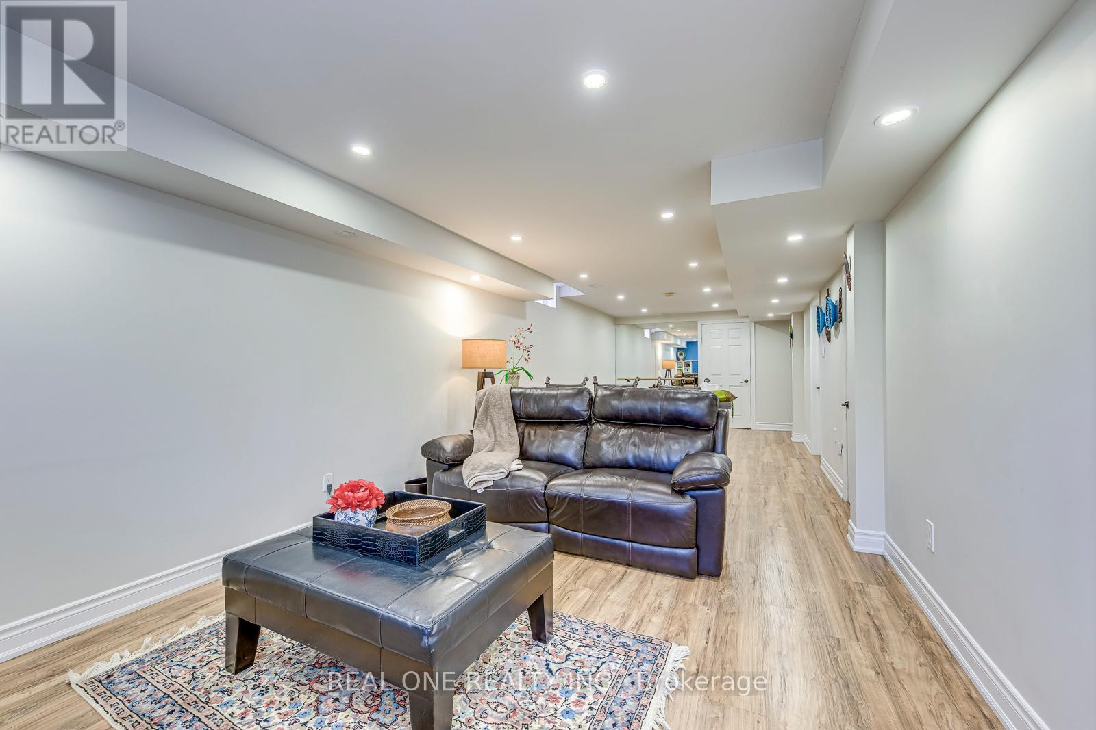 2112 Redstone Crescent, Oakville, Ontario  L6M 5B2 - Photo 40 - W12975076