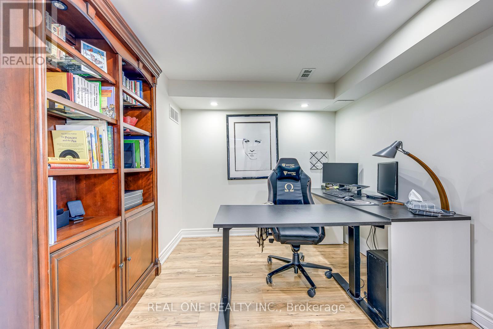 2112 Redstone Crescent, Oakville, Ontario  L6M 5B2 - Photo 41 - W12975076