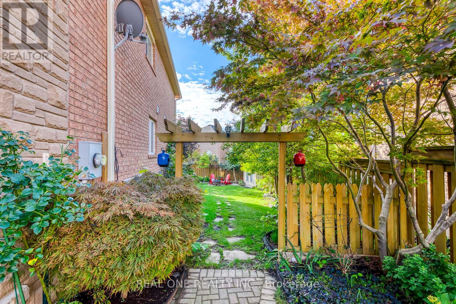 2112 Redstone Crescent, Oakville, Ontario  L6M 5B2 - Photo 43 - W12975076