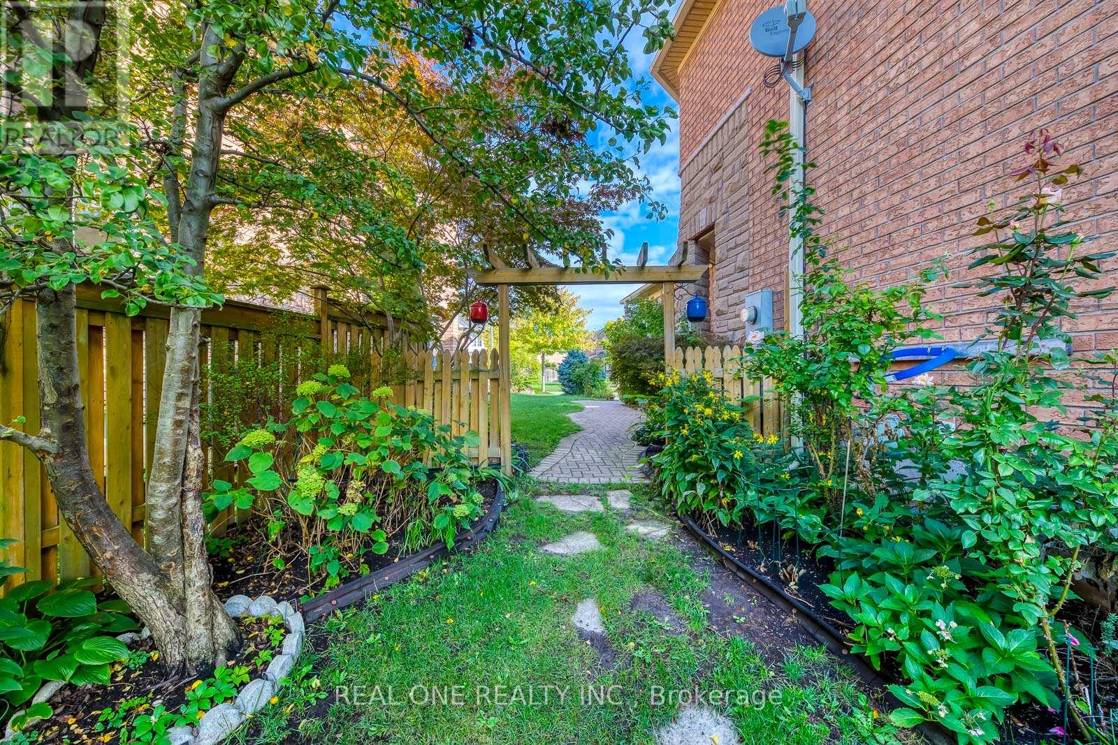 2112 Redstone Crescent, Oakville, Ontario  L6M 5B2 - Photo 44 - W12975076