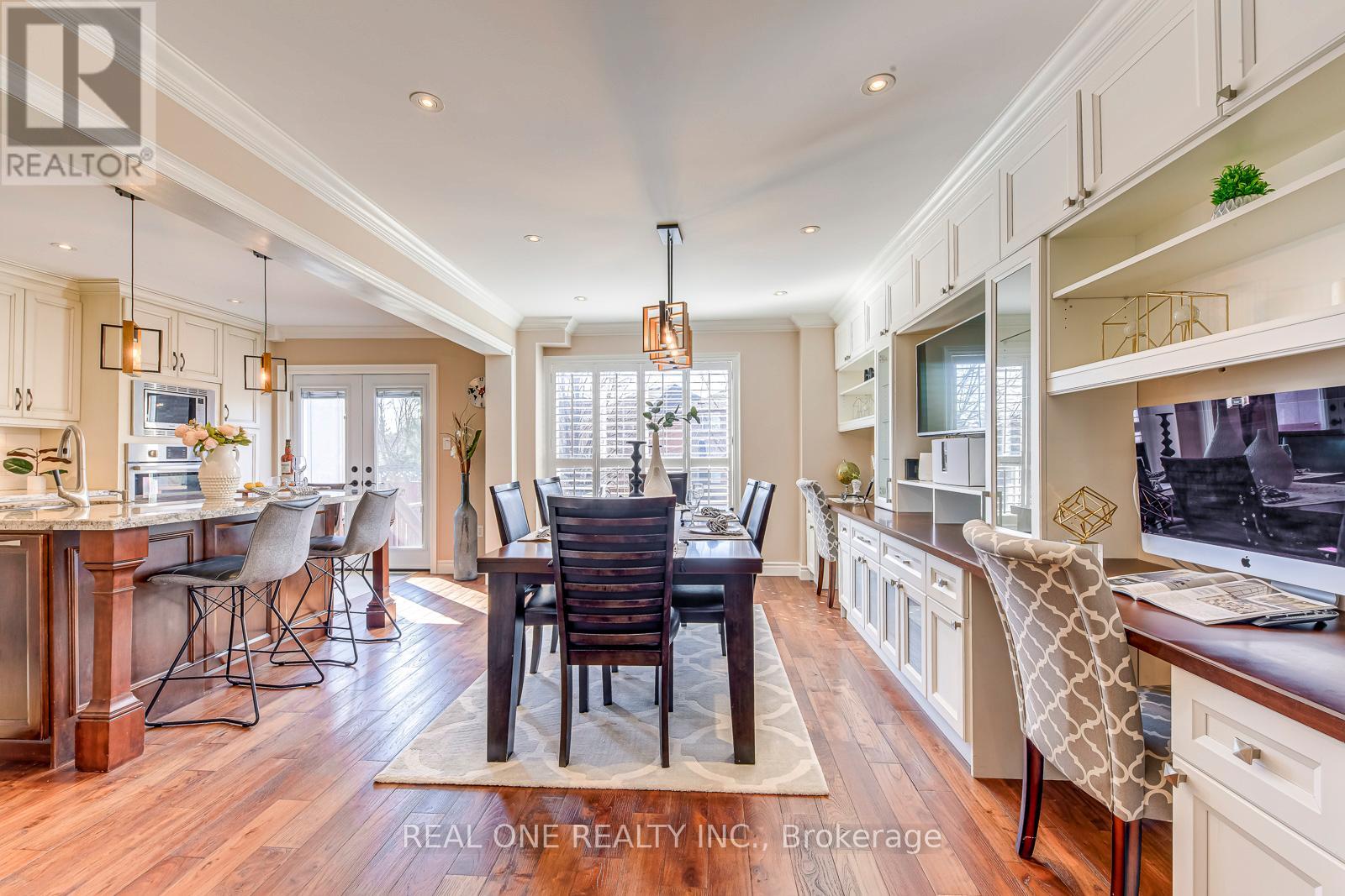 2112 Redstone Crescent, Oakville, Ontario  L6M 5B2 - Photo 9 - W12975076