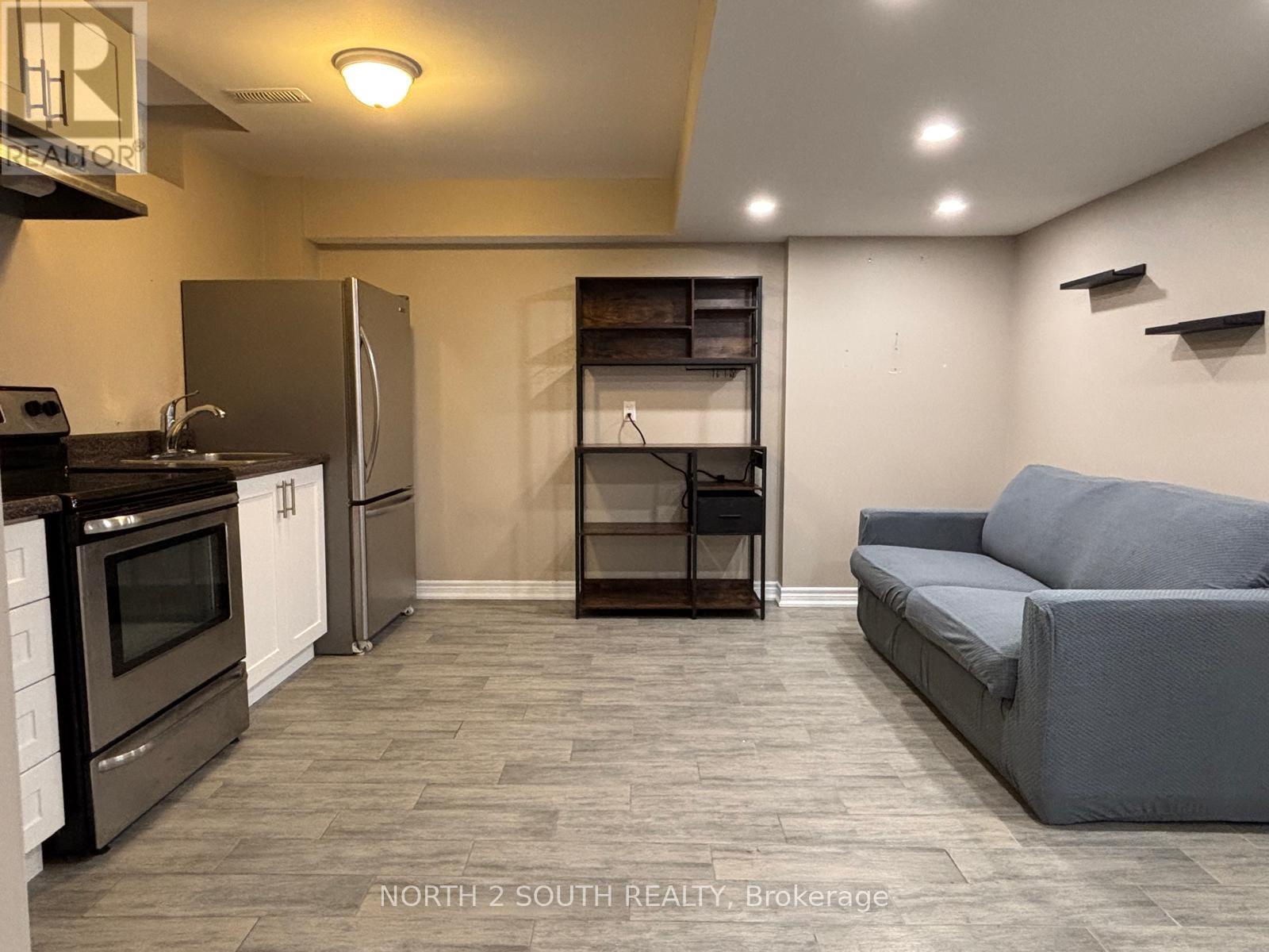 Bsmt - 23 Vanwood Crescent, Brampton, Ontario  L6P 2X3 - Photo 2 - W12975082