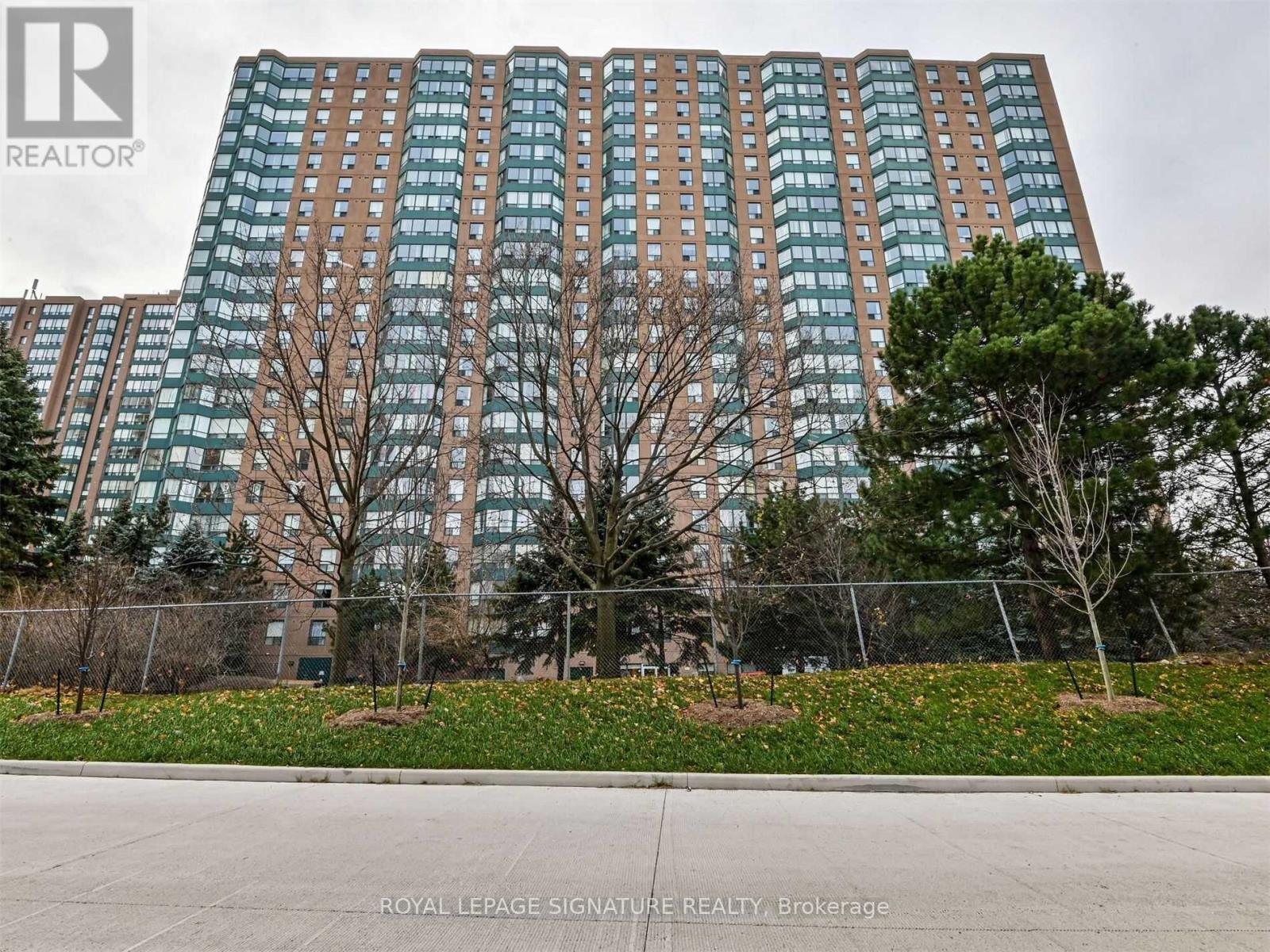 1107 - 135 Hillcrest Avenue, Mississauga, Ontario  L5B 4B1 - Photo 1 - W12975136