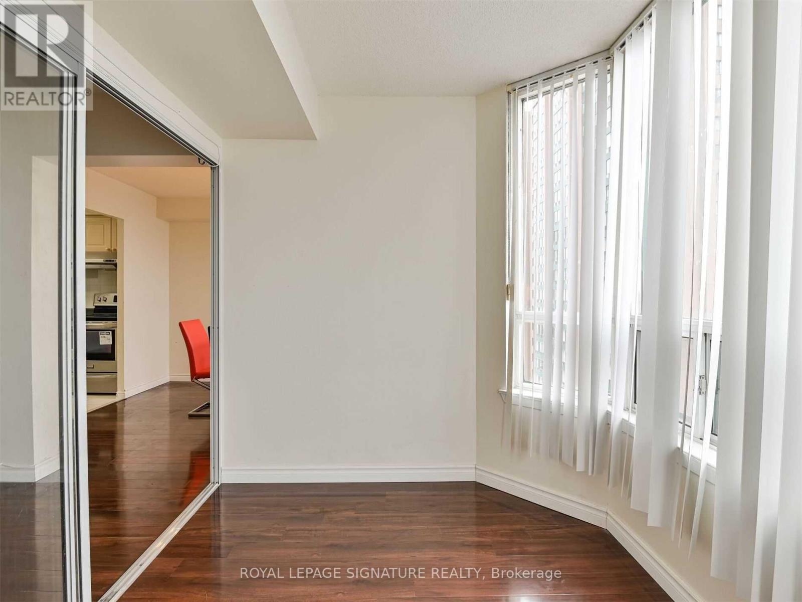 1107 - 135 Hillcrest Avenue, Mississauga, Ontario  L5B 4B1 - Photo 16 - W12975136