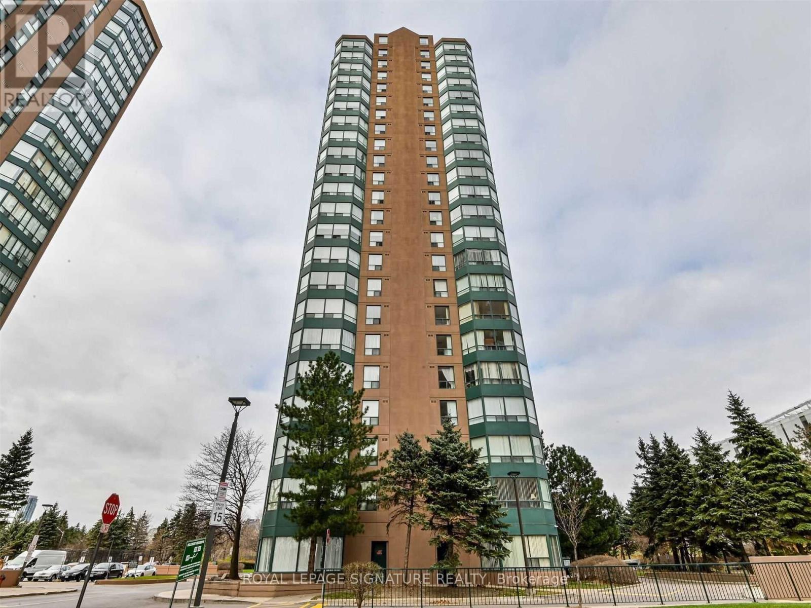 1107 - 135 Hillcrest Avenue, Mississauga, Ontario  L5B 4B1 - Photo 2 - W12975136