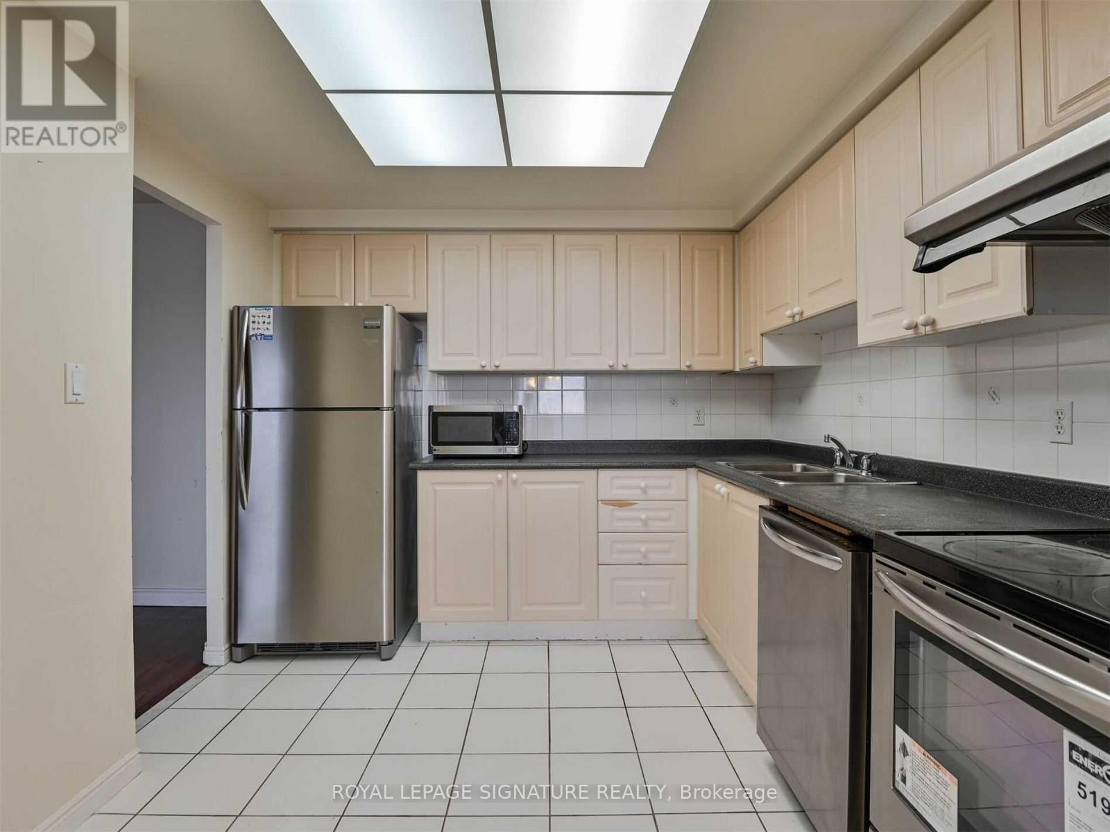 1107 - 135 Hillcrest Avenue, Mississauga, Ontario  L5B 4B1 - Photo 22 - W12975136