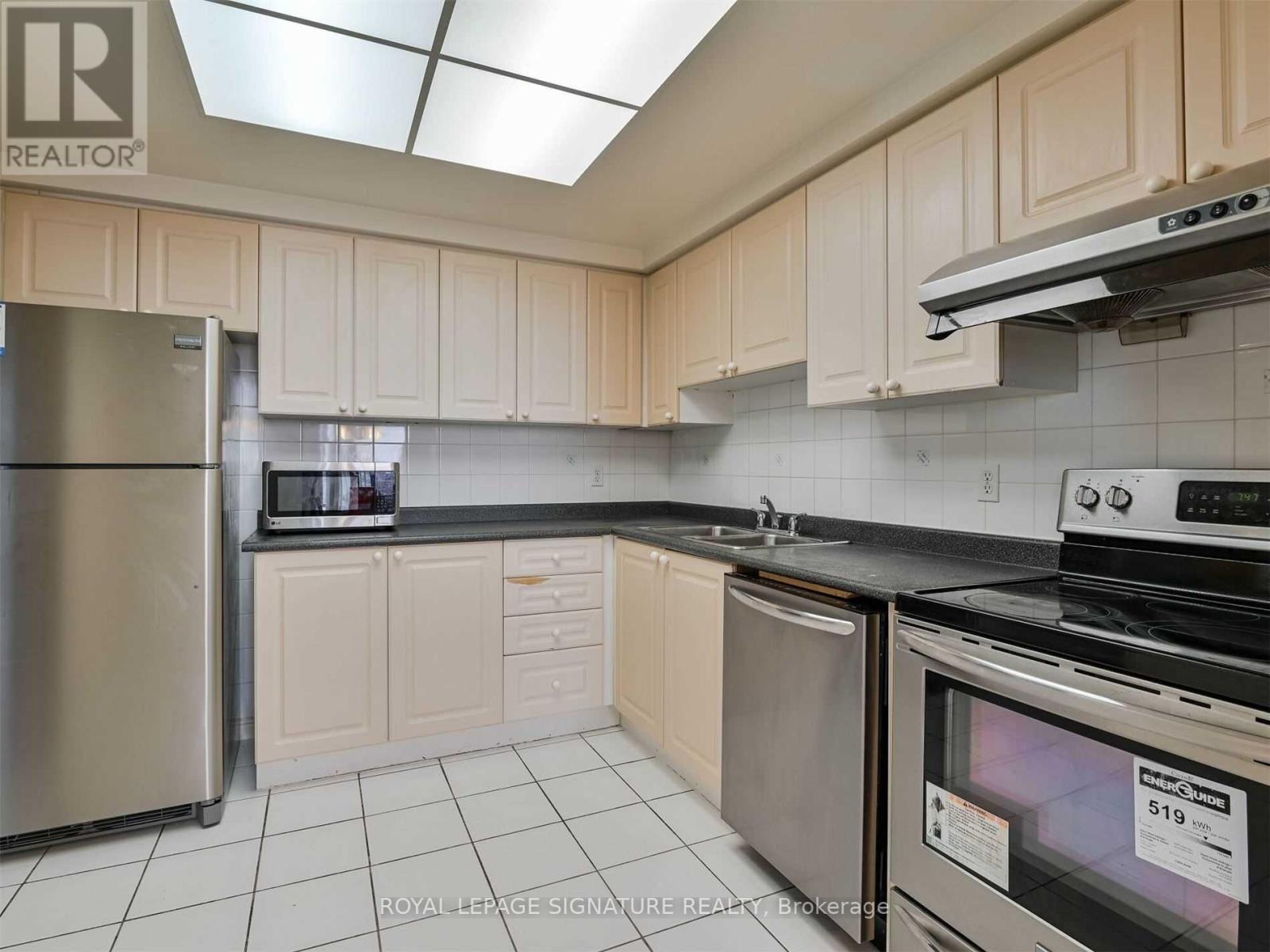 1107 - 135 Hillcrest Avenue, Mississauga, Ontario  L5B 4B1 - Photo 23 - W12975136