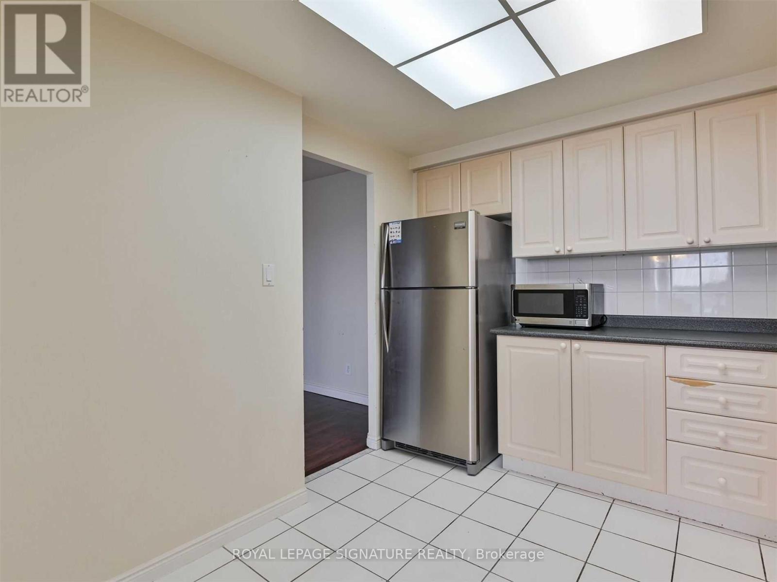 1107 - 135 Hillcrest Avenue, Mississauga, Ontario  L5B 4B1 - Photo 24 - W12975136