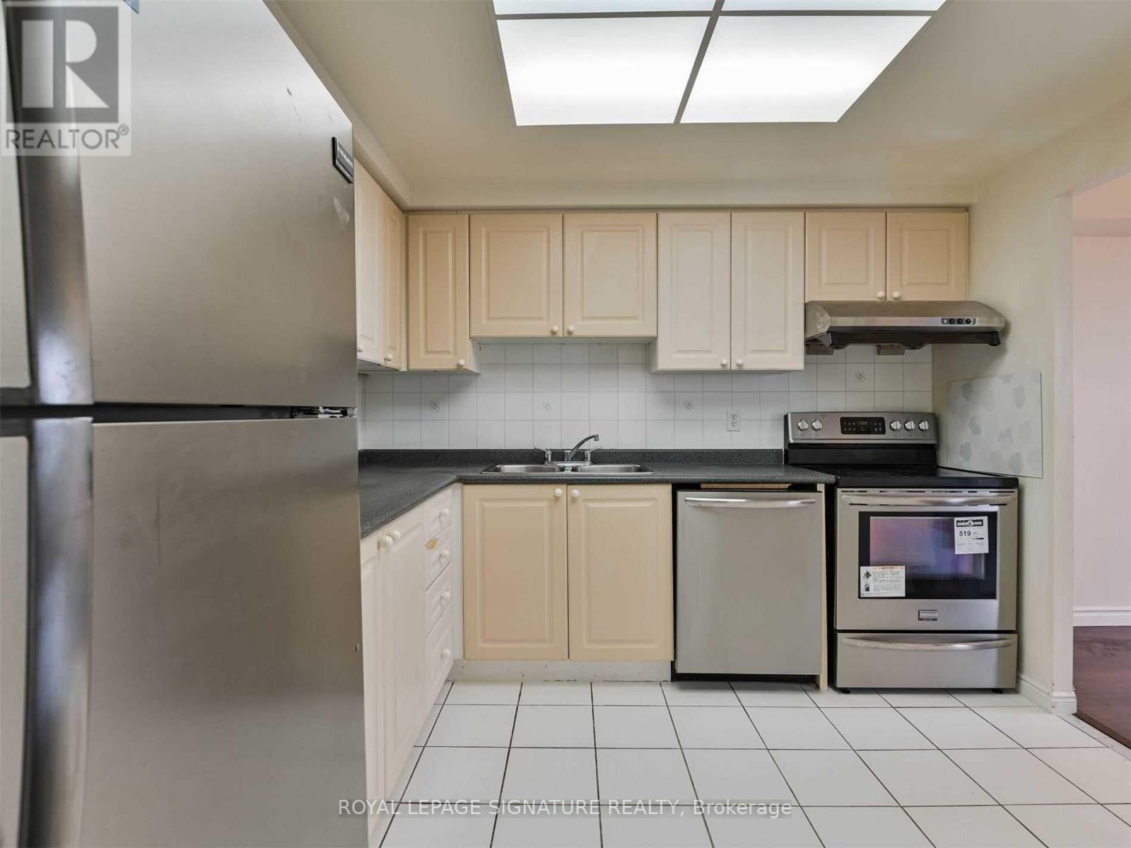 1107 - 135 Hillcrest Avenue, Mississauga, Ontario  L5B 4B1 - Photo 26 - W12975136