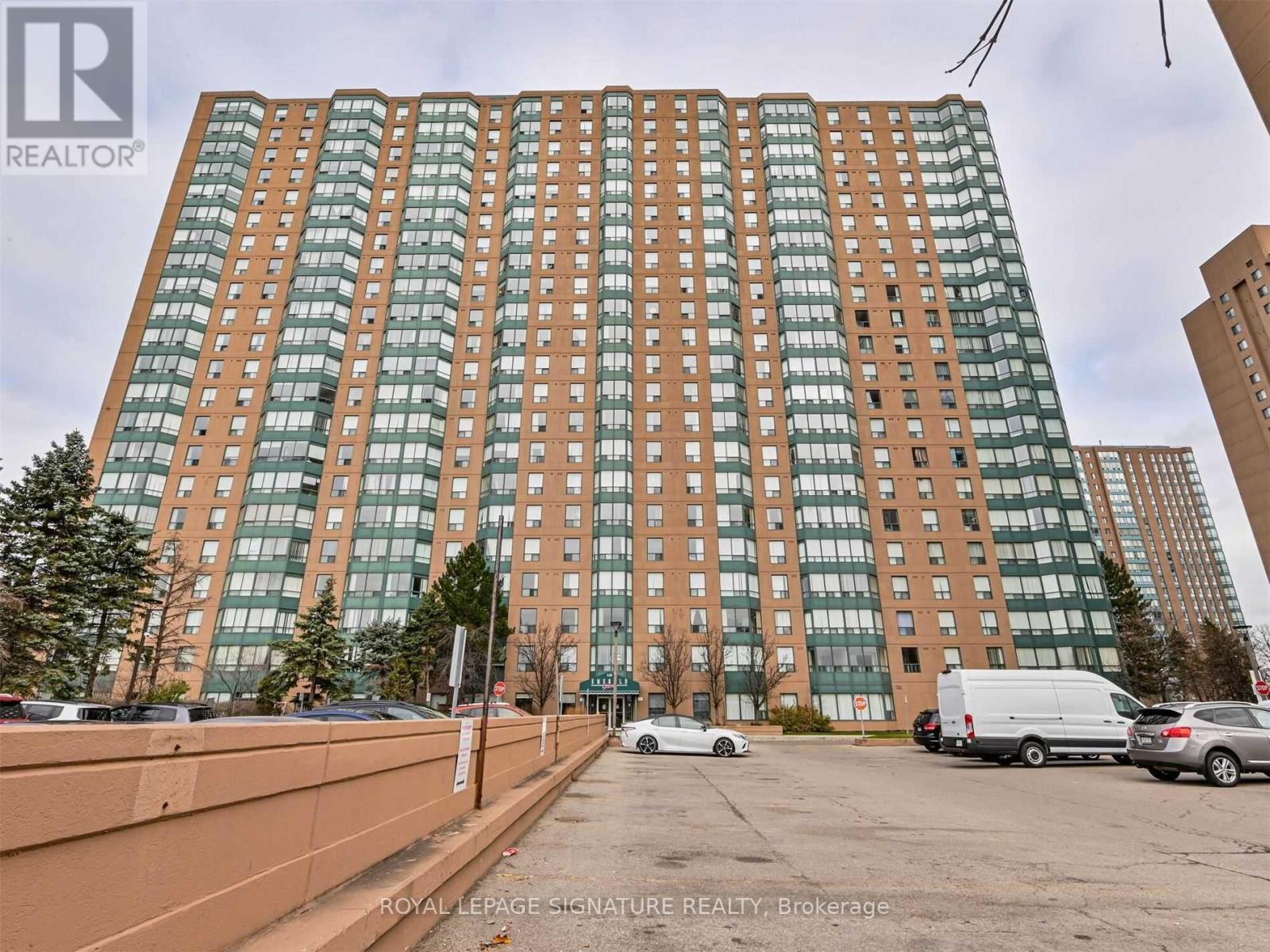 1107 - 135 Hillcrest Avenue, Mississauga, Ontario  L5B 4B1 - Photo 3 - W12975136