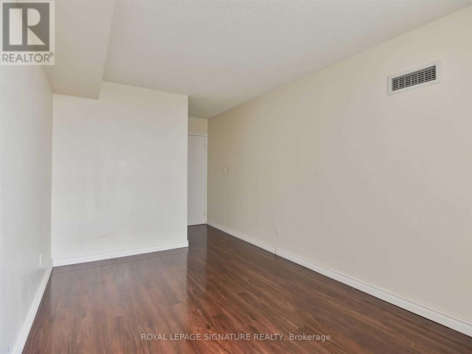 1107 - 135 Hillcrest Avenue, Mississauga, Ontario  L5B 4B1 - Photo 31 - W12975136