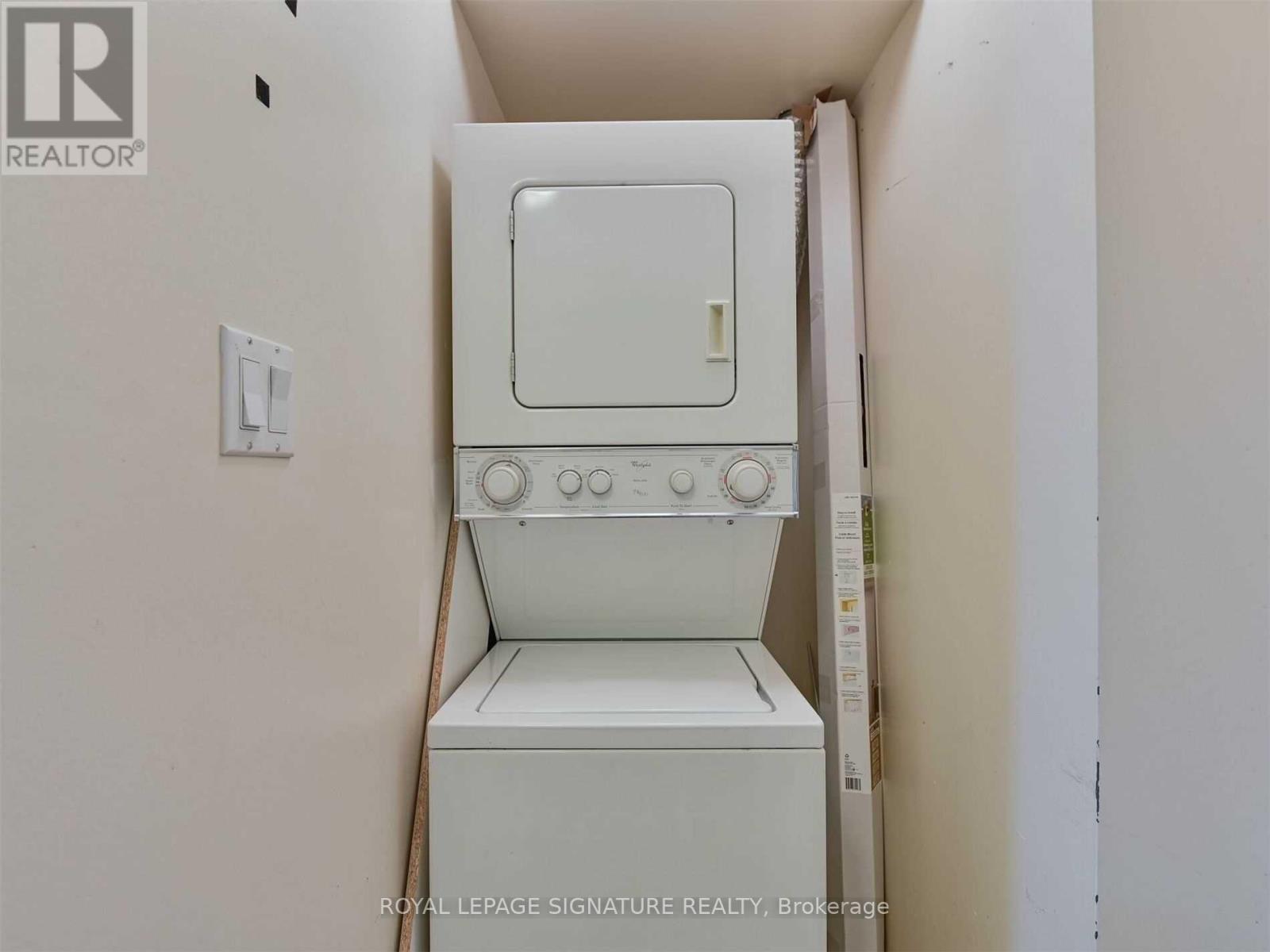 1107 - 135 Hillcrest Avenue, Mississauga, Ontario  L5B 4B1 - Photo 35 - W12975136