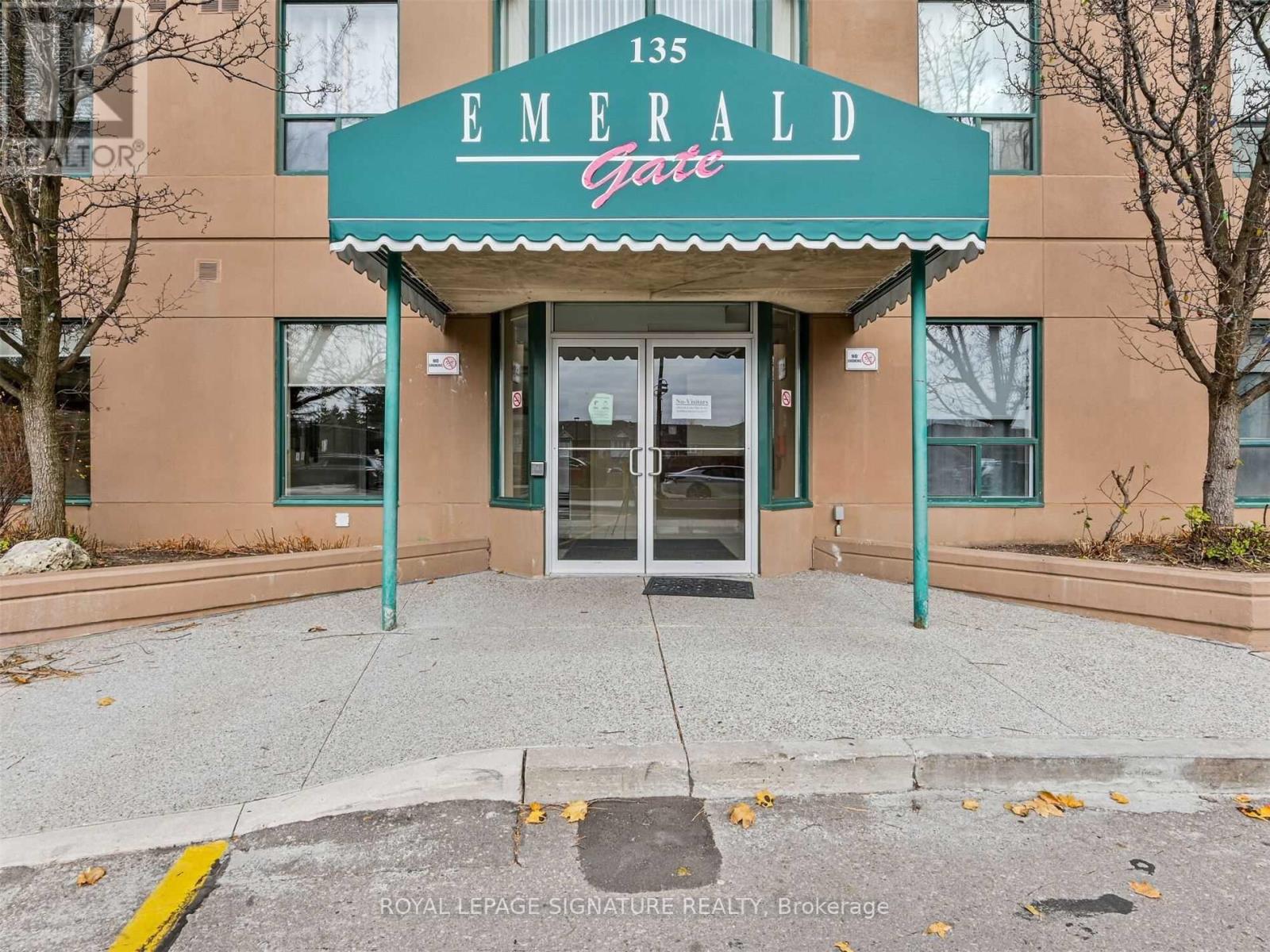 1107 - 135 Hillcrest Avenue, Mississauga, Ontario  L5B 4B1 - Photo 4 - W12975136