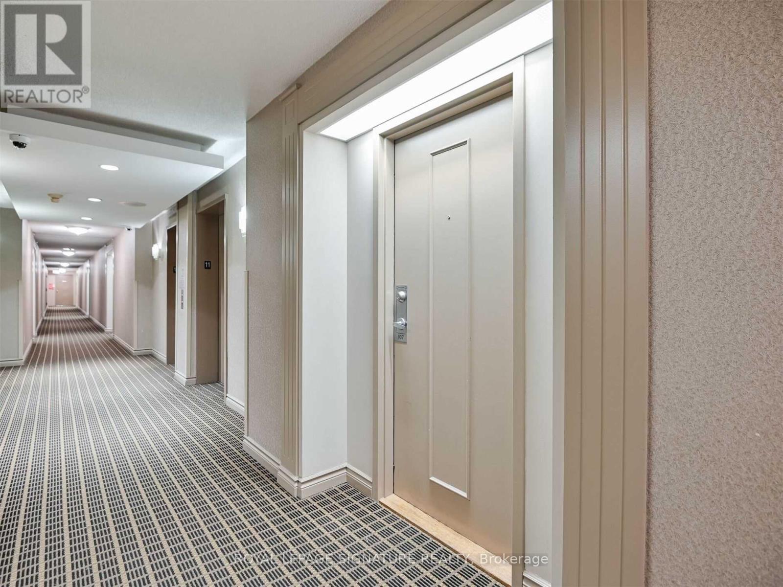 1107 - 135 Hillcrest Avenue, Mississauga, Ontario  L5B 4B1 - Photo 5 - W12975136